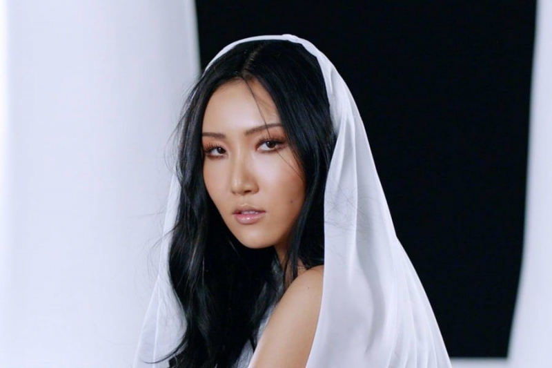 MAMAMOO Hwasa saka, ka “Twit” ir balstīta uz viņas pašas mīlas dzīvi