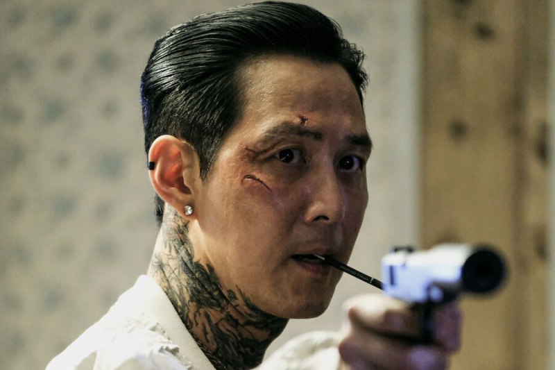 أكد Lee Jung Jae أنه نجم في سلسلة Spin-Off 'أنقذنا من الشر' والمشاركة في إنتاجها