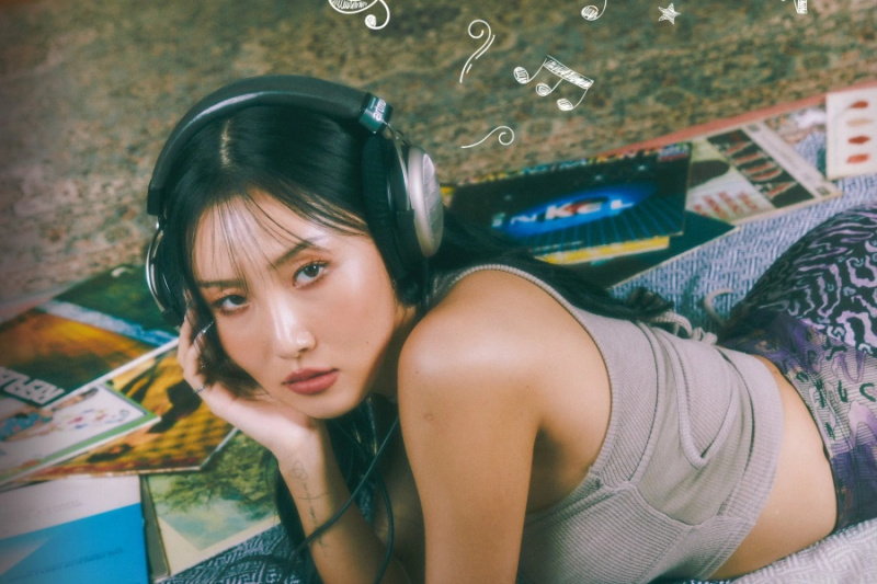 Bekijk: MAMAMOO's Hwasa zit vol zenuwen en ideeën voor haar eerste talkshow 'Hwasa Show' in nieuwe teasers
