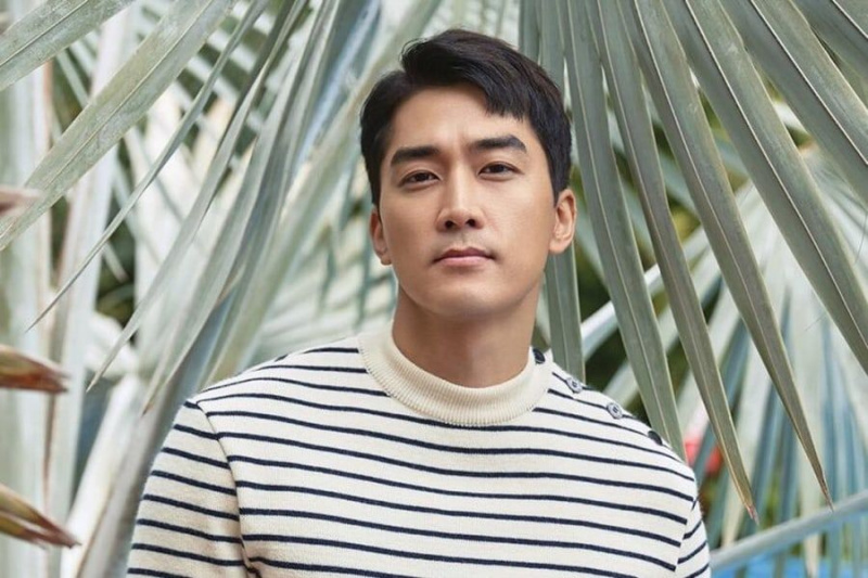 Song Seung Heon يتحدث إلى Star in New tvN Drama