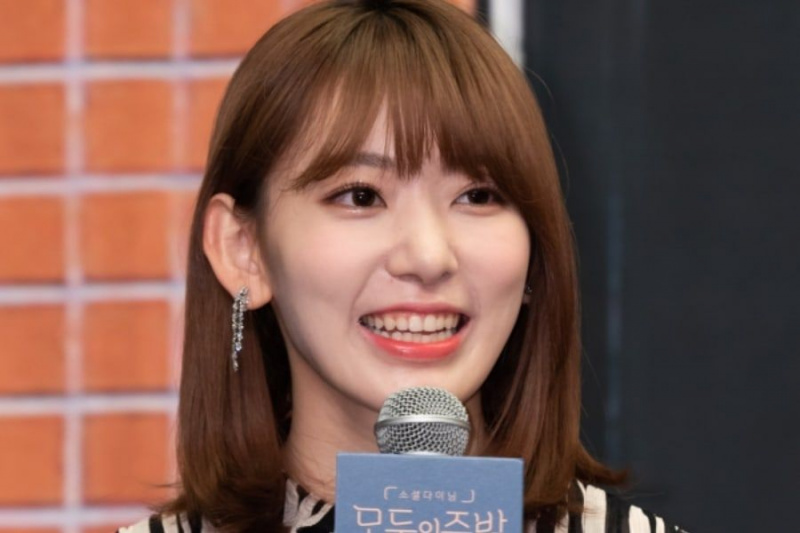 Miyawaki Sakura iz IZ*ONE-a imenovala glumce za koje se nada da će ih upoznati u 'Everyony's Kitchen'