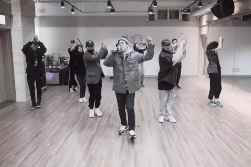 Ansehen: Block B BASTARZ lässt Swag im Tanzübungsvideo für „Help Me“ mühelos aussehen