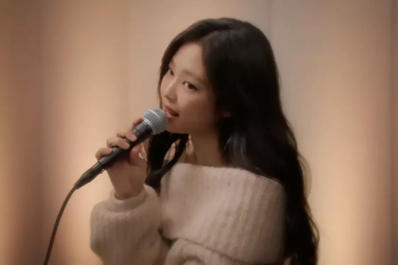 Дивіться: Дженні з BLACKPINK дарує фанатам чудові кавери на пісню «Snowman» від Sia та «Snow» від Zion.T.