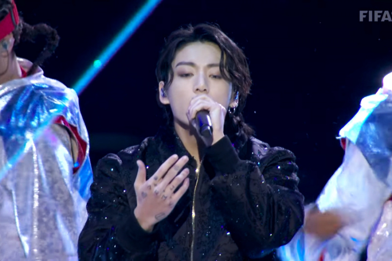 دیکھیں: BTS's Jungkook نے ورلڈ کپ 2022 کی افتتاحی تقریب میں پرفارم کیا۔