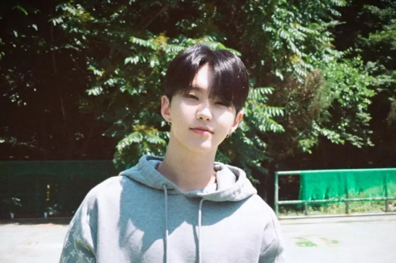Anschauen: Hoshi von SEVENTEEN feiert seinen Geburtstag mit MV für den neuen selbstkomponierten Track „STAY“