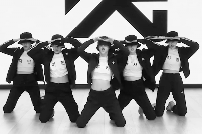 צפו: קבוצת הבנות החדשה של YG BABYMONSTER מציגה את תנועות הריקוד שלה בסרטון הופעה חדש
