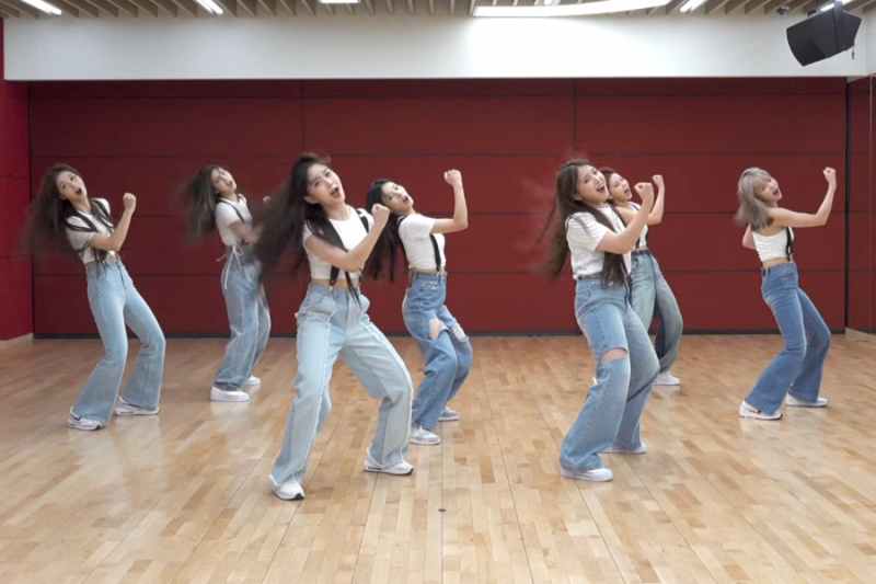 观看：NMIXX 在新的舞蹈练习视频中翻唱 SEVENTEEN 的“VERY NICE”